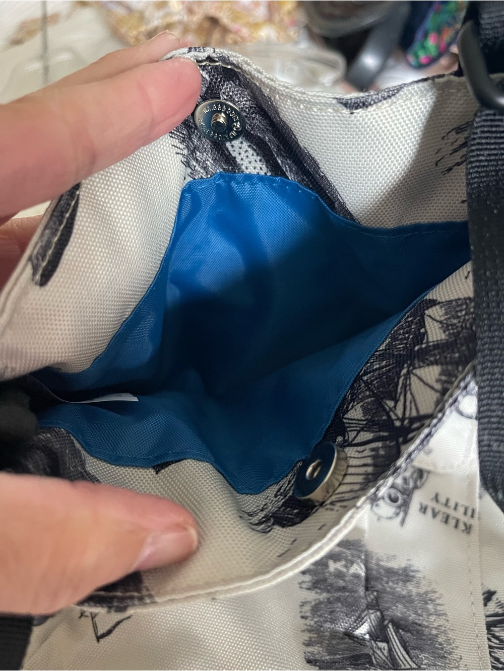Kavu Black & White Printed Canvas Crossbody Bag - Picture 3 of 4